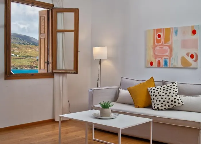 Seaview Comfy Flat In - Walk To *